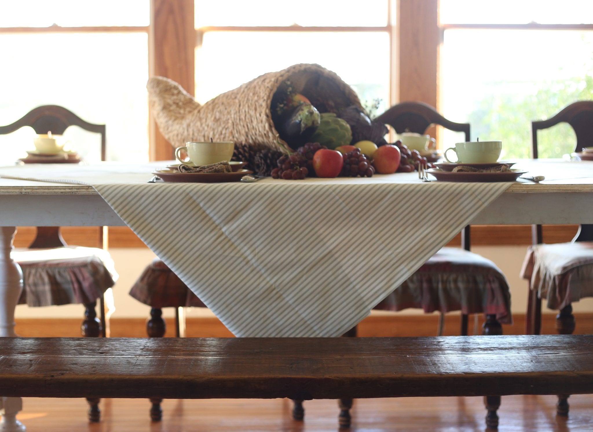 Thanksgiving table