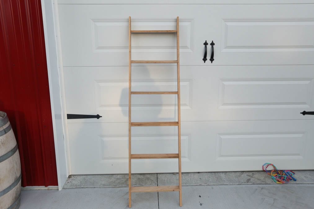 finished blanket ladder diy