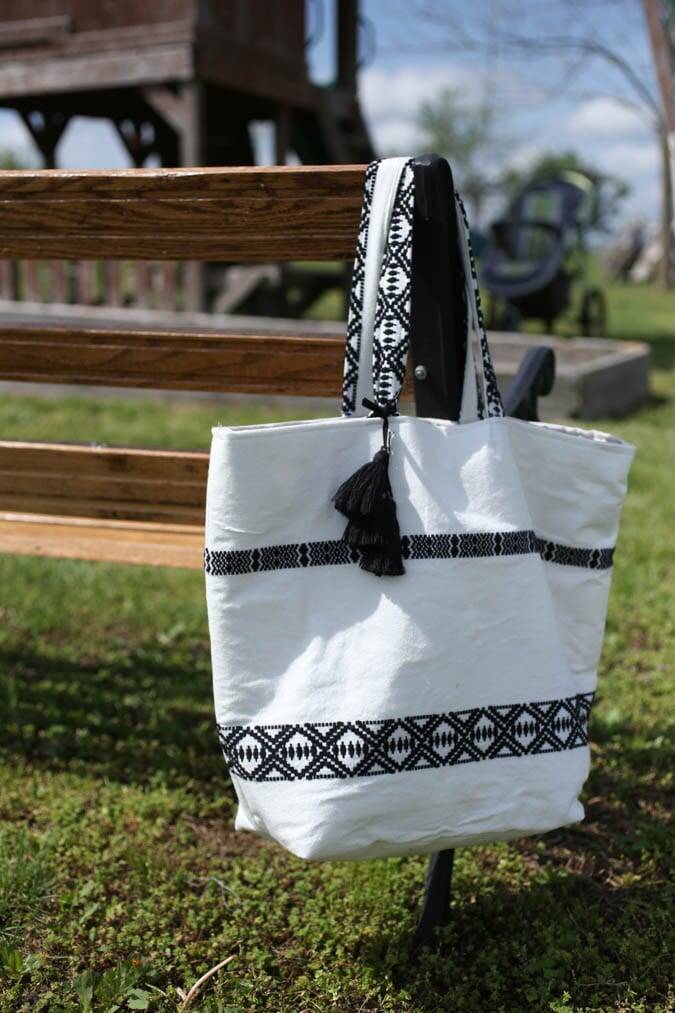 2 Ways to Add a Lining to a Tote Bag {Tote Bag Upgrade}