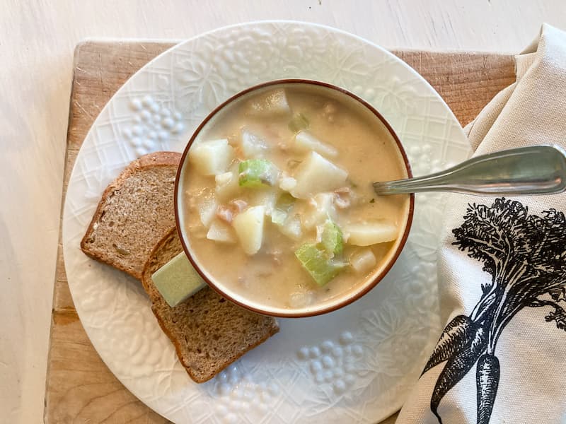 new england clam chowder soup