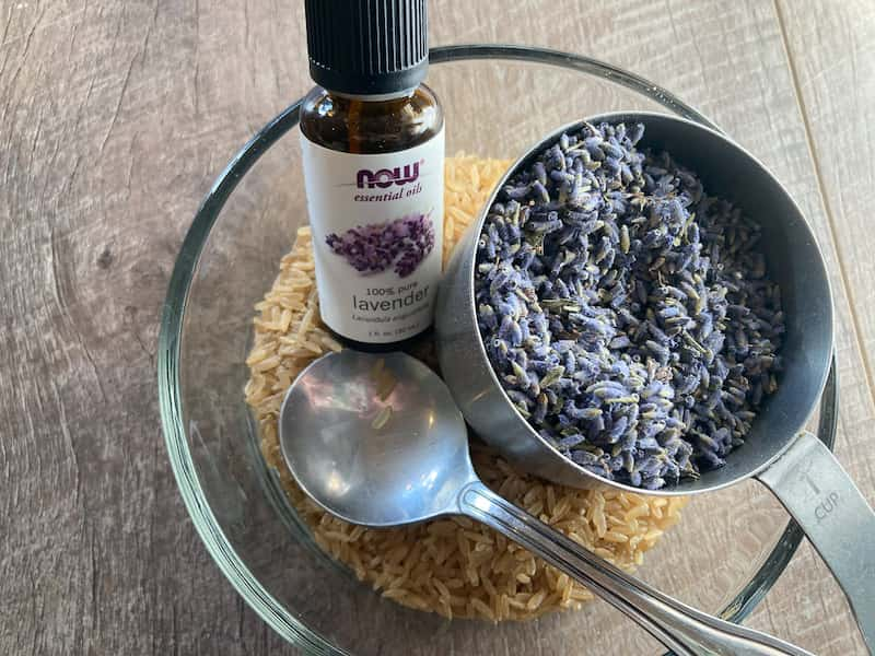 https://theeverydayfarmhouse.com/wp-content/uploads/2022/01/makinglavendersachets-8.jpg