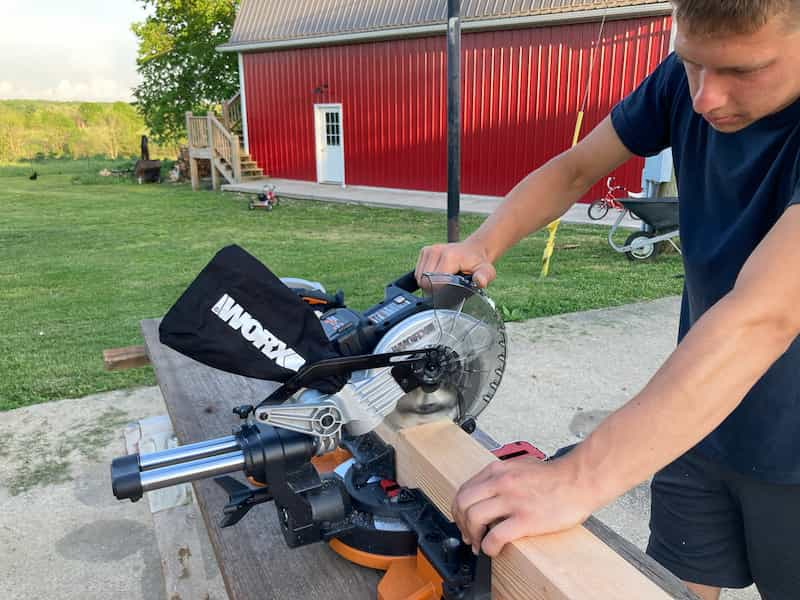 cutting a 4x4 for daybed porch swing diy