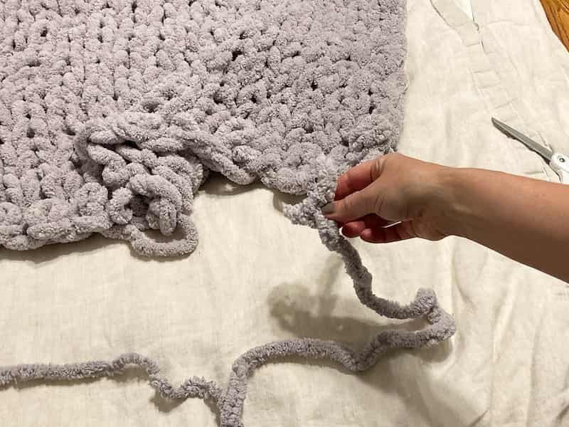 Chunky finger knit blanket – Pallets & Paints