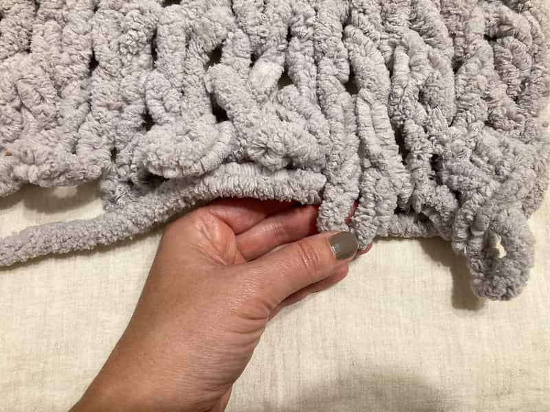 Free Loop Yarn Finger Knitting Blanket Pattern + Tutorial for Beginners