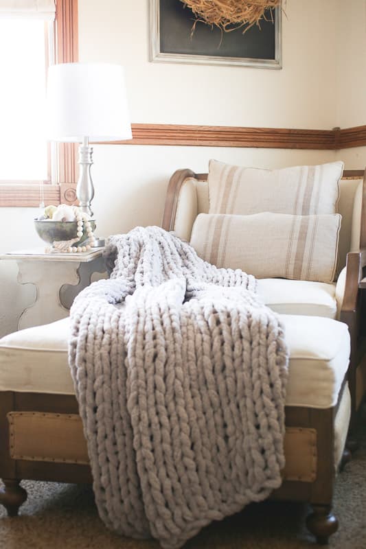 How to Hand Knit a Soft Chunky Blanket  Super Soft Easy to Knit Blanket -  The Everyday Farmhouse