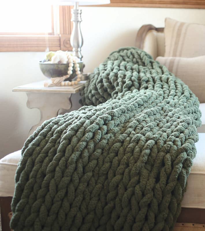 How to Hand Knit a Soft Chunky Blanket