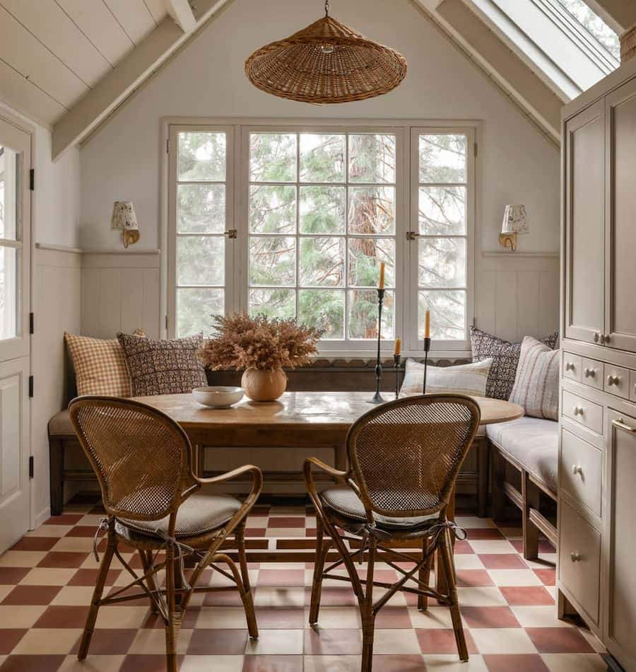 farmhouse kitchen eating nook