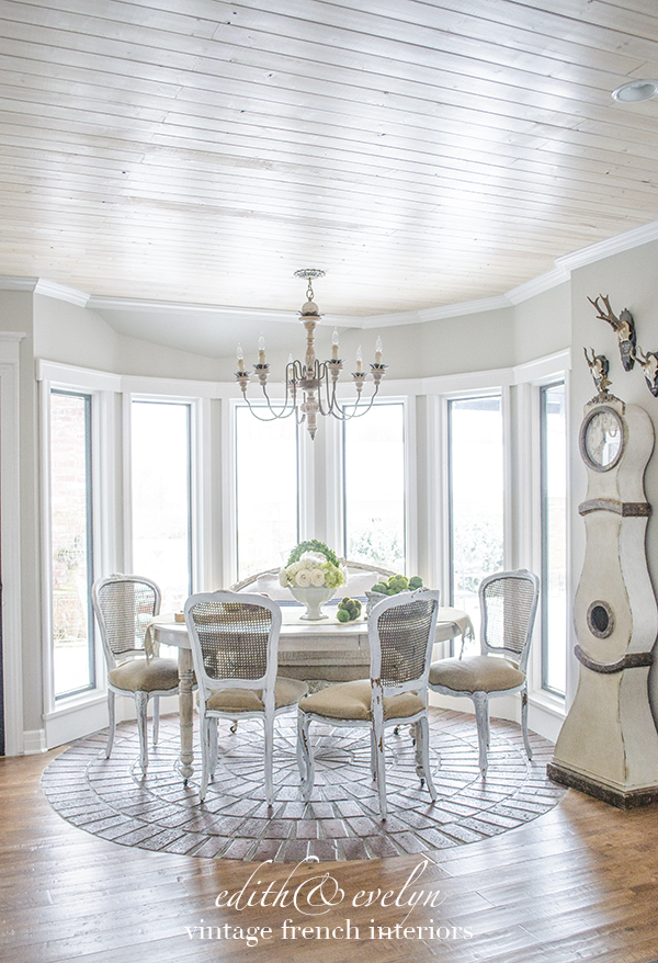 freestanding breakfast nook